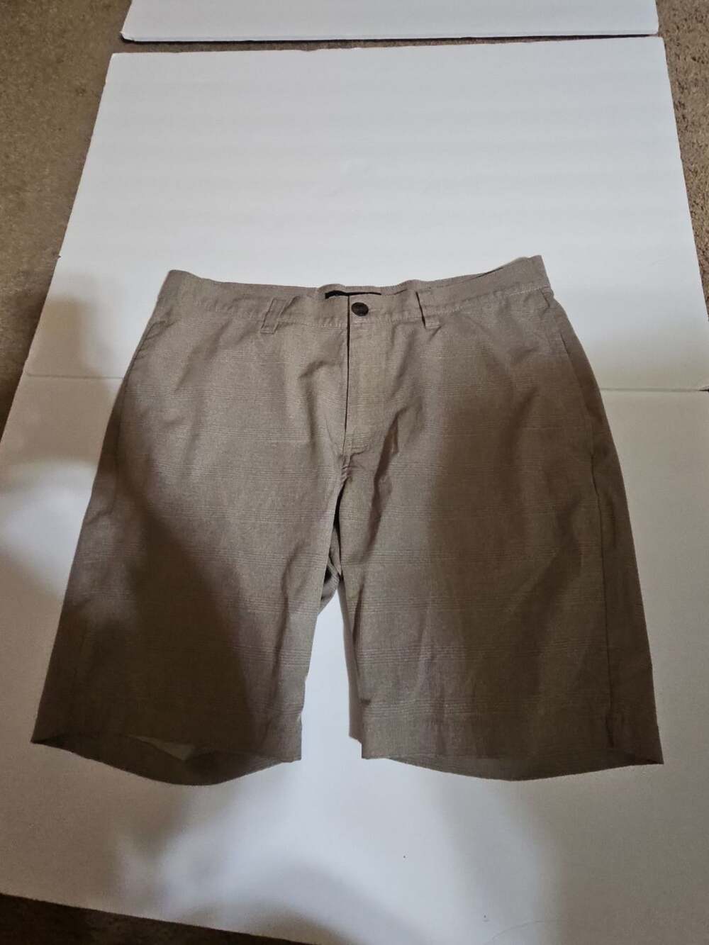 TravisMathew Golf Shorts Size 34 Beige Heather Performance